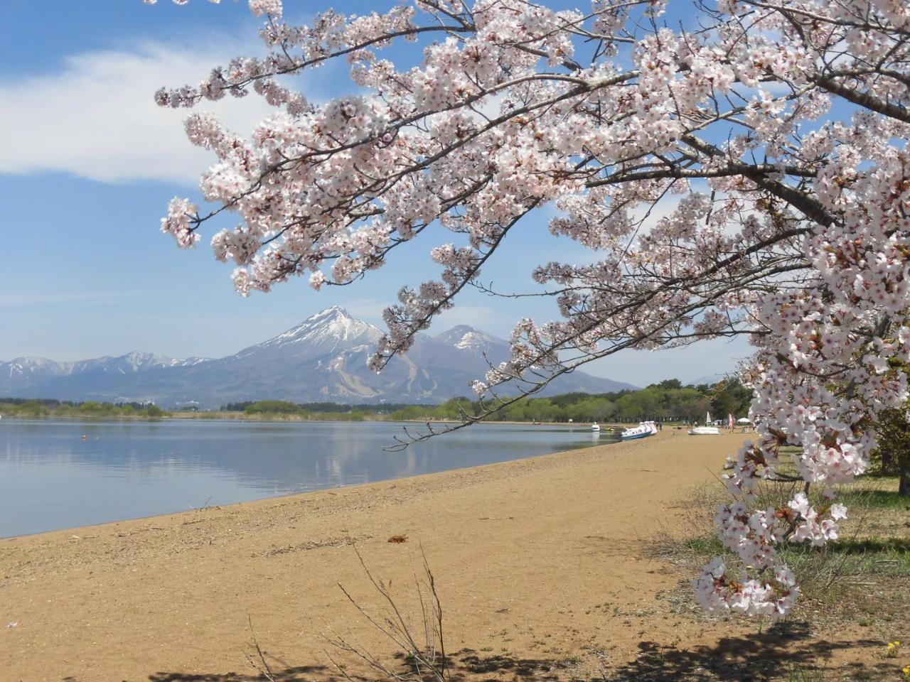 Lakeside Banko Hotel Inawashiro Buitenkant foto